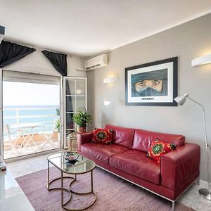 Apartment In Front Of The Beach